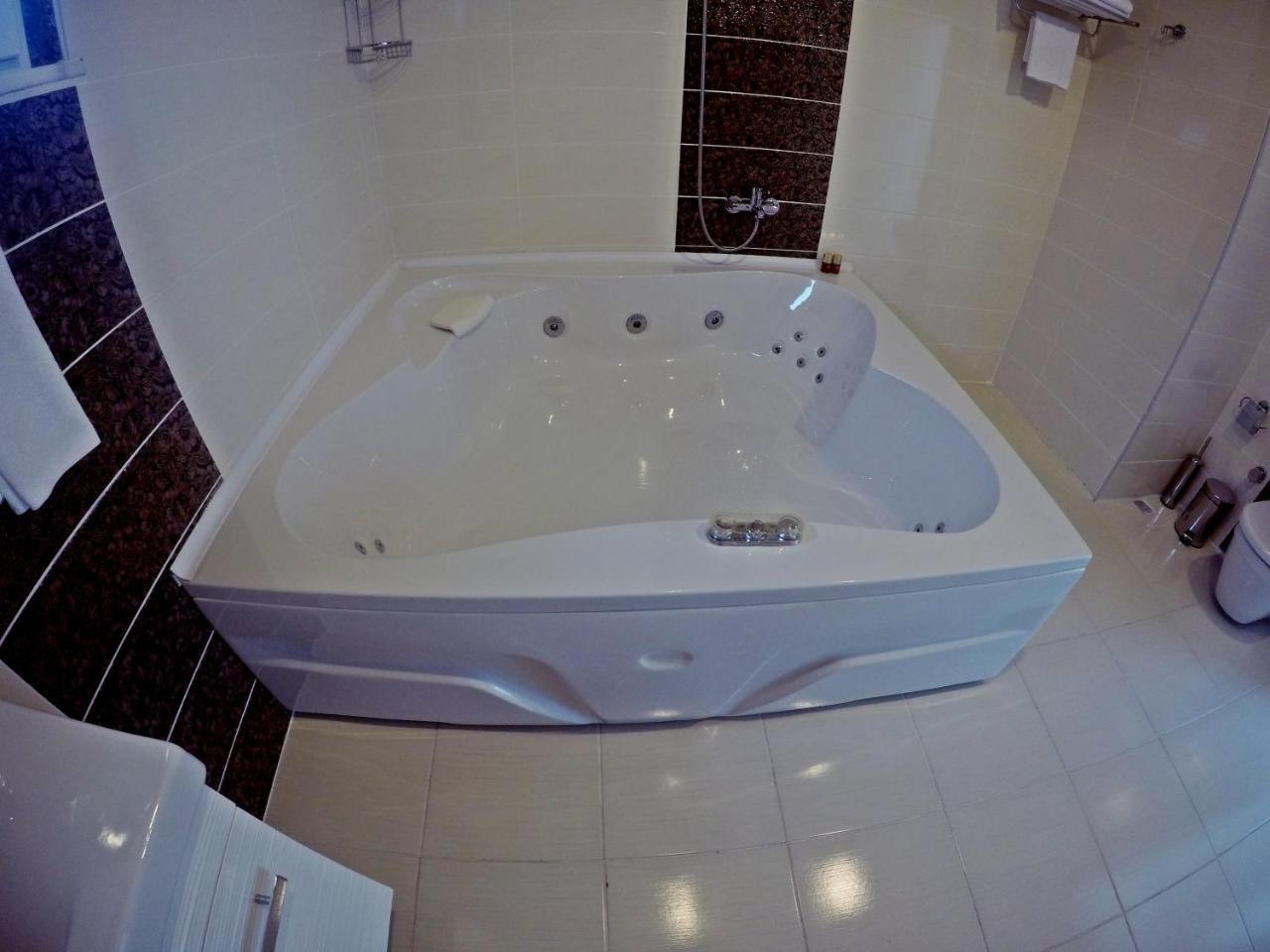 White Palace Hotel 亚洛瓦 外观 照片